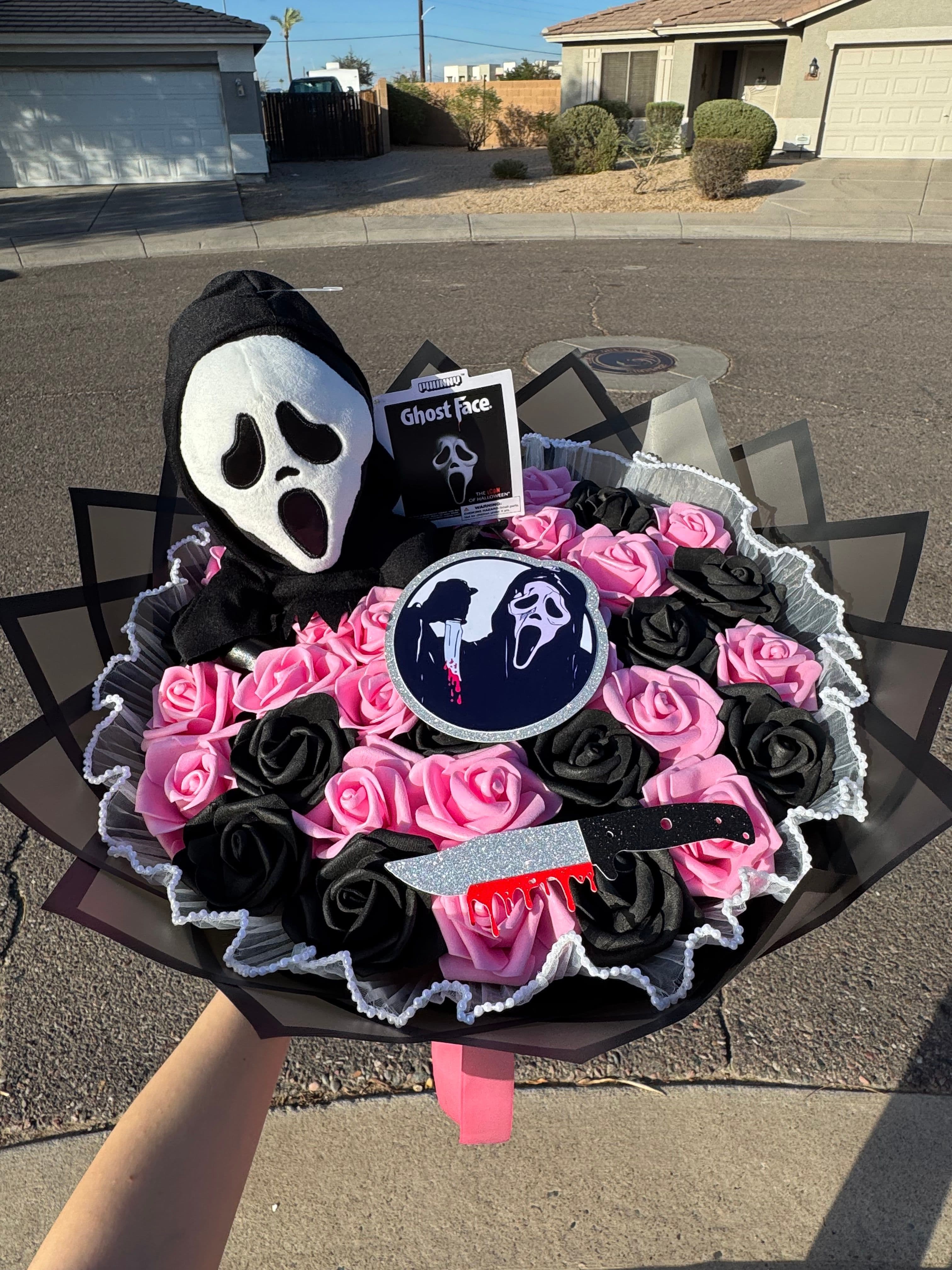 Pink & Black Ghostface Bouquet ๐ฉท๐ค - photo 1