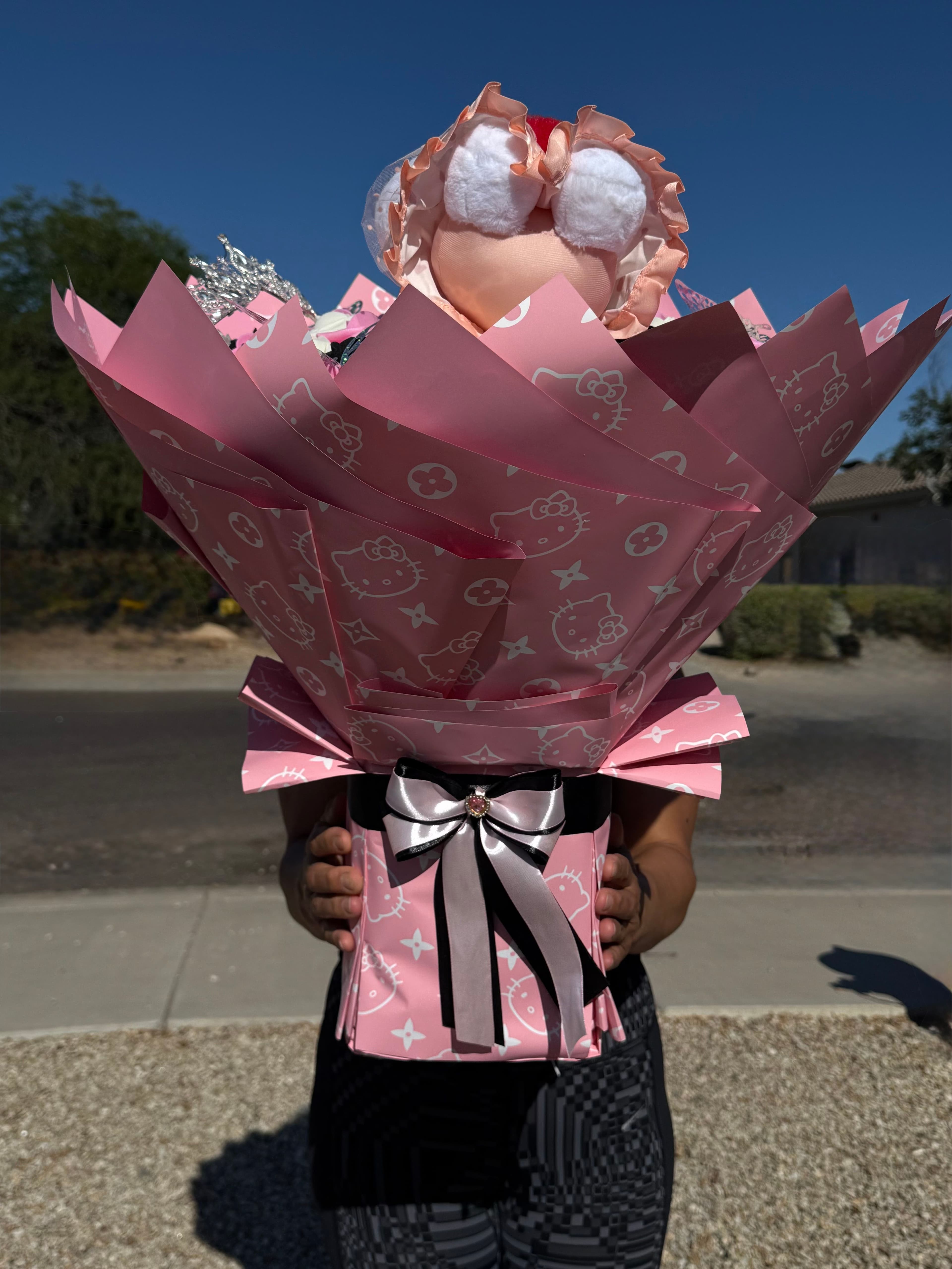 Hello Kitty Black Pink Roses Bouquet - photo 2