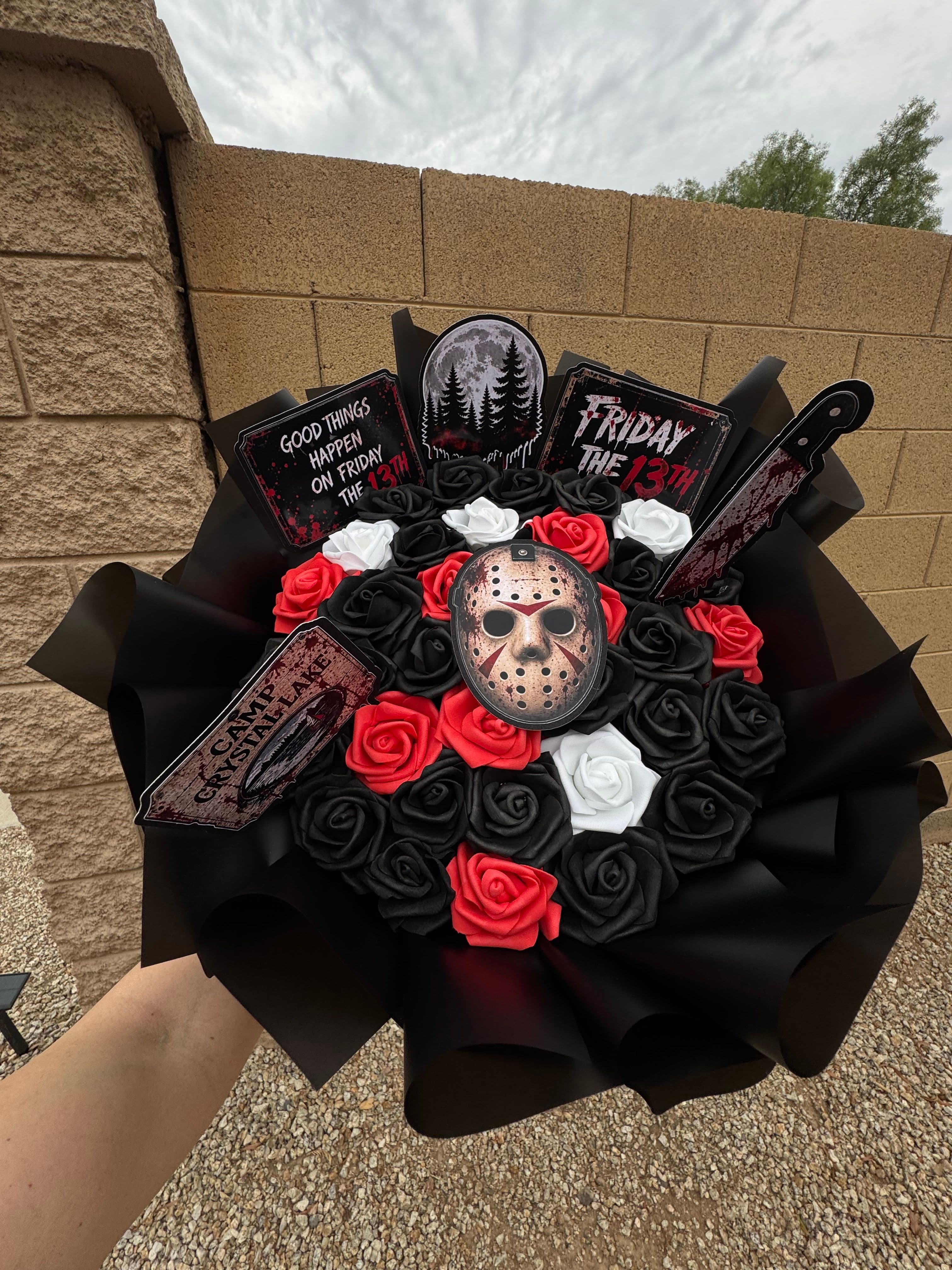 πͺ Jason Friday the 13th Artificial Bouquet π€ - photo 1