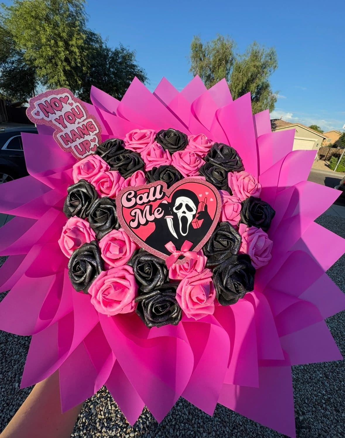 “Scream in Pink” Ghostface Bouquet - photo 1