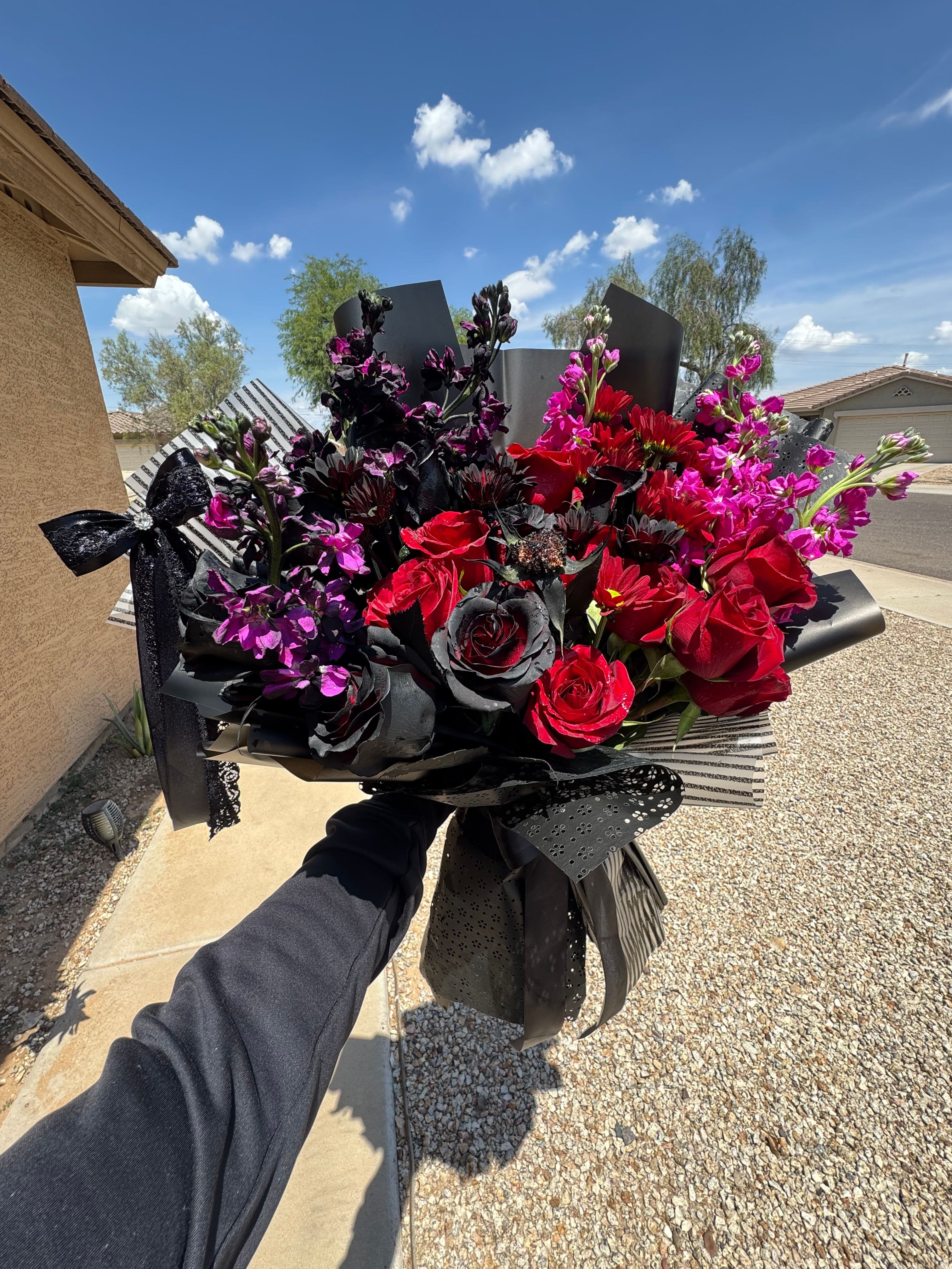 Velvet Venom Goth Bouquet Natural Flowers ๐๐ฅ - photo 2