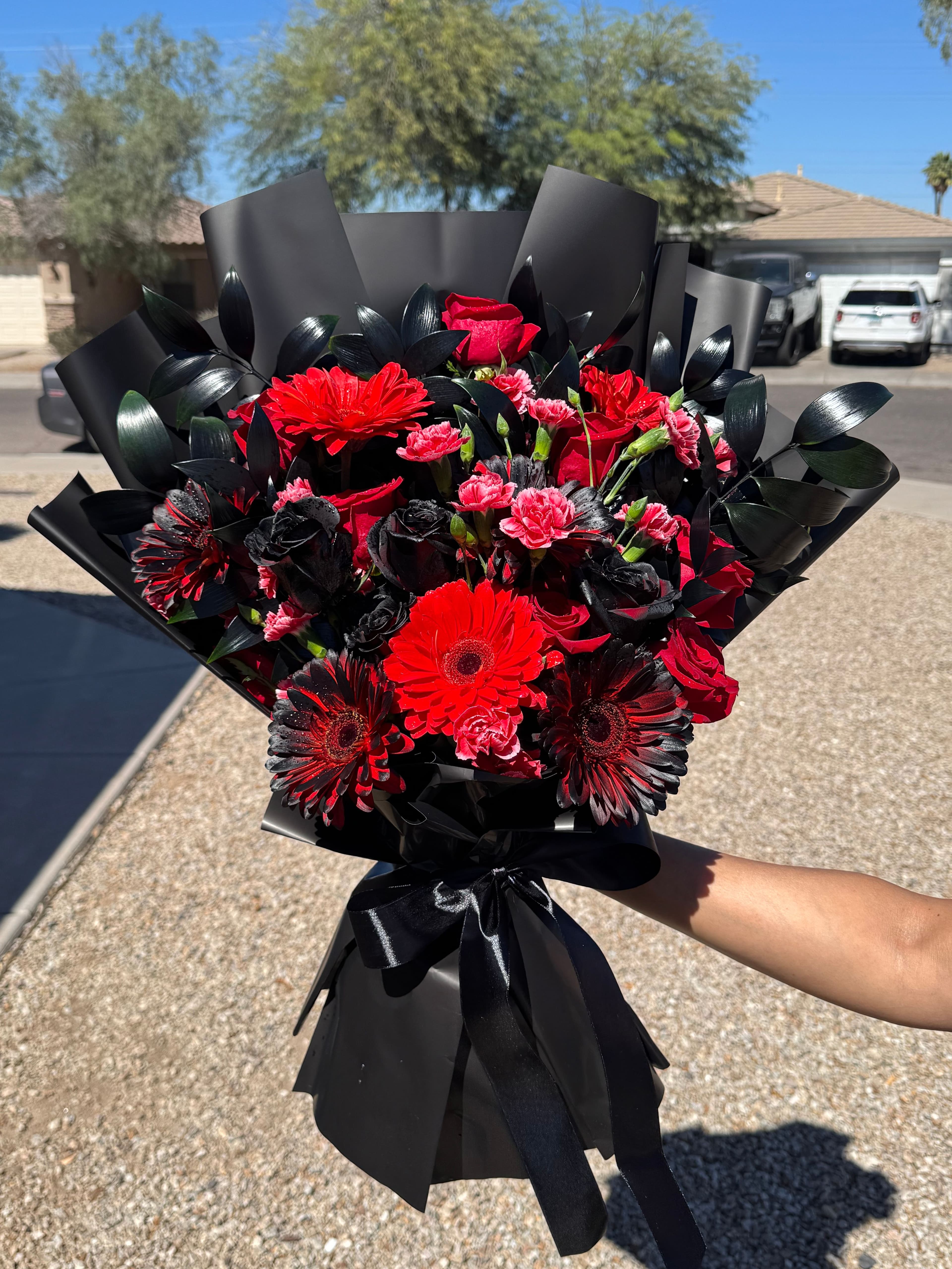 Red Romance Goth Bouquet - photo 1