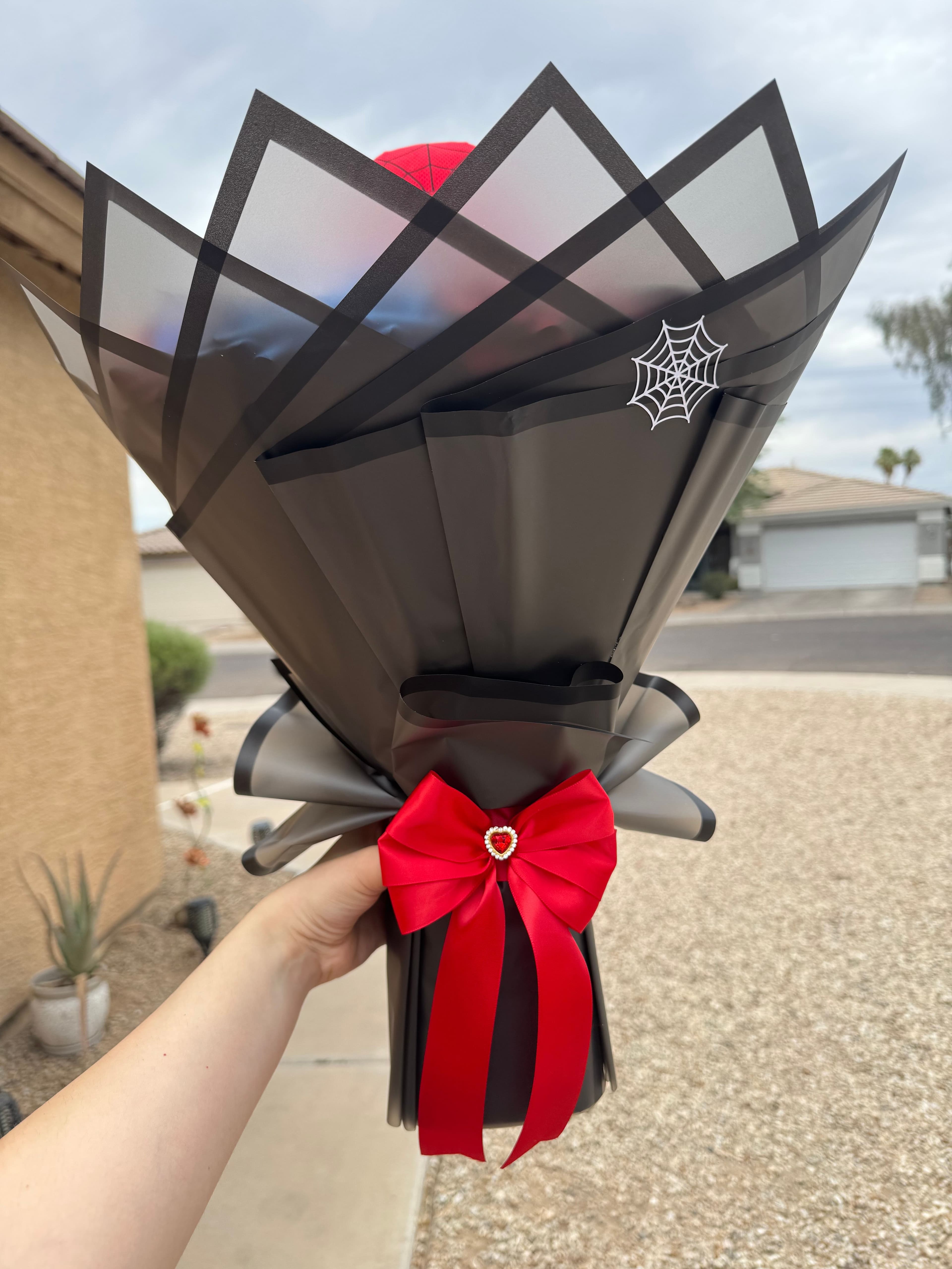 36 Rose SpiderMan Character Bouquet Ramo - photo 3