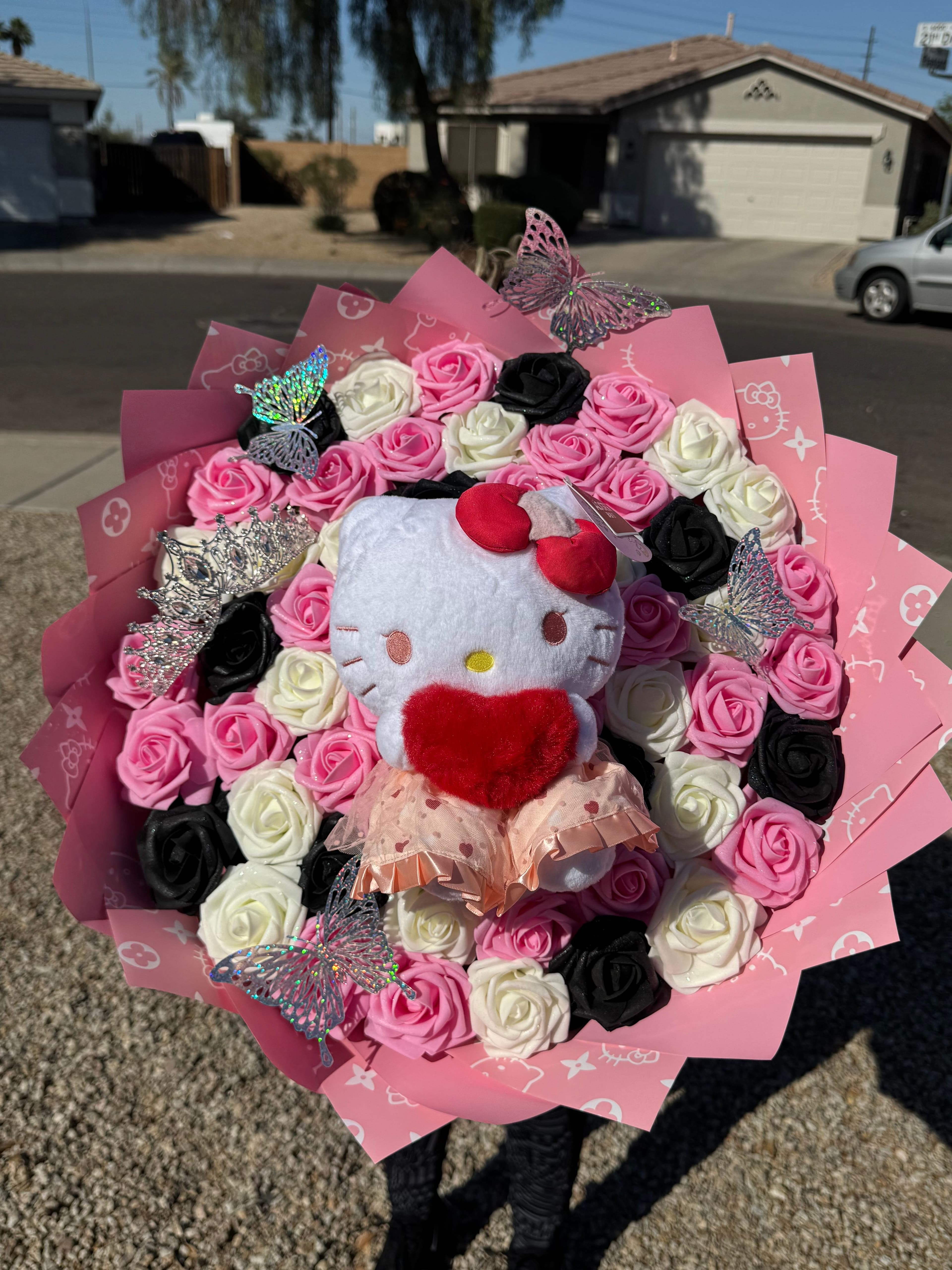 Hello Kitty Black Pink Roses Bouquet - photo 1