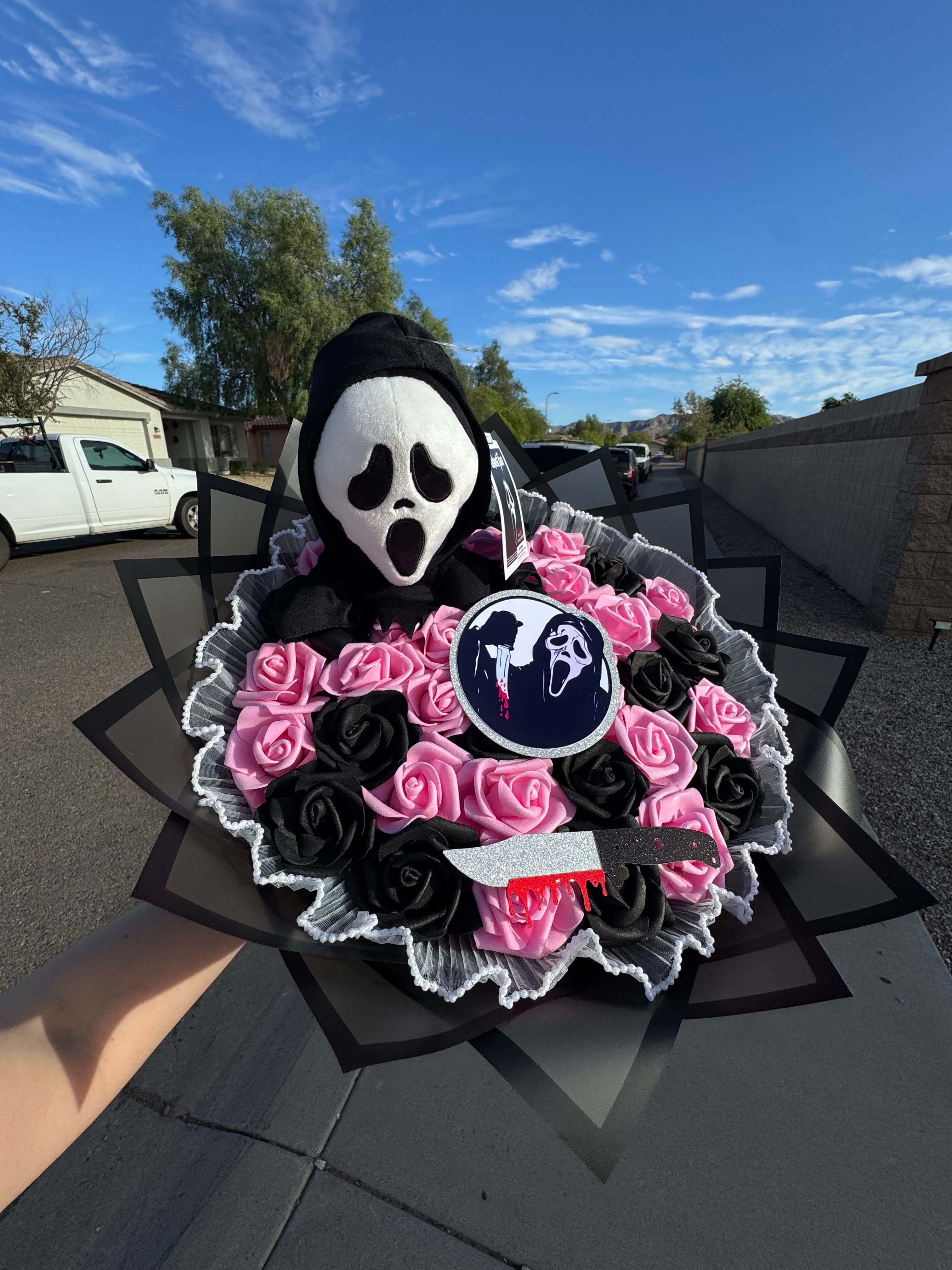 Pink & Black Ghostface Bouquet ๐ฉท๐ค - photo 2