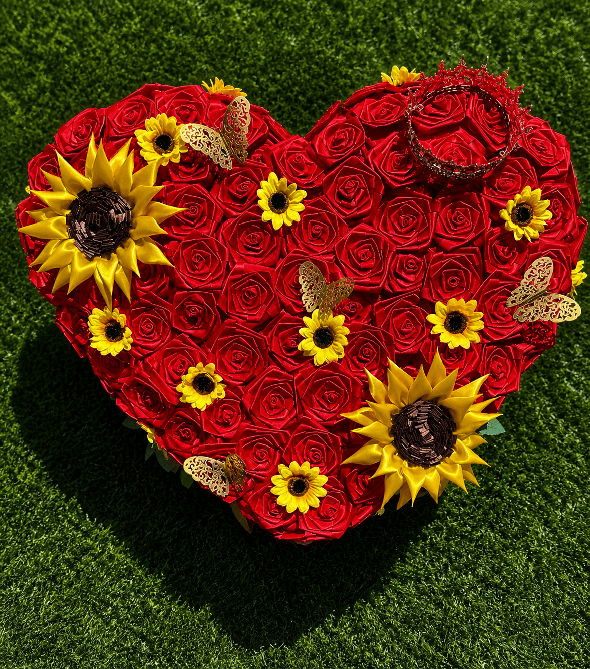 Standing Heart Bouquet 100 Roses - photo 1