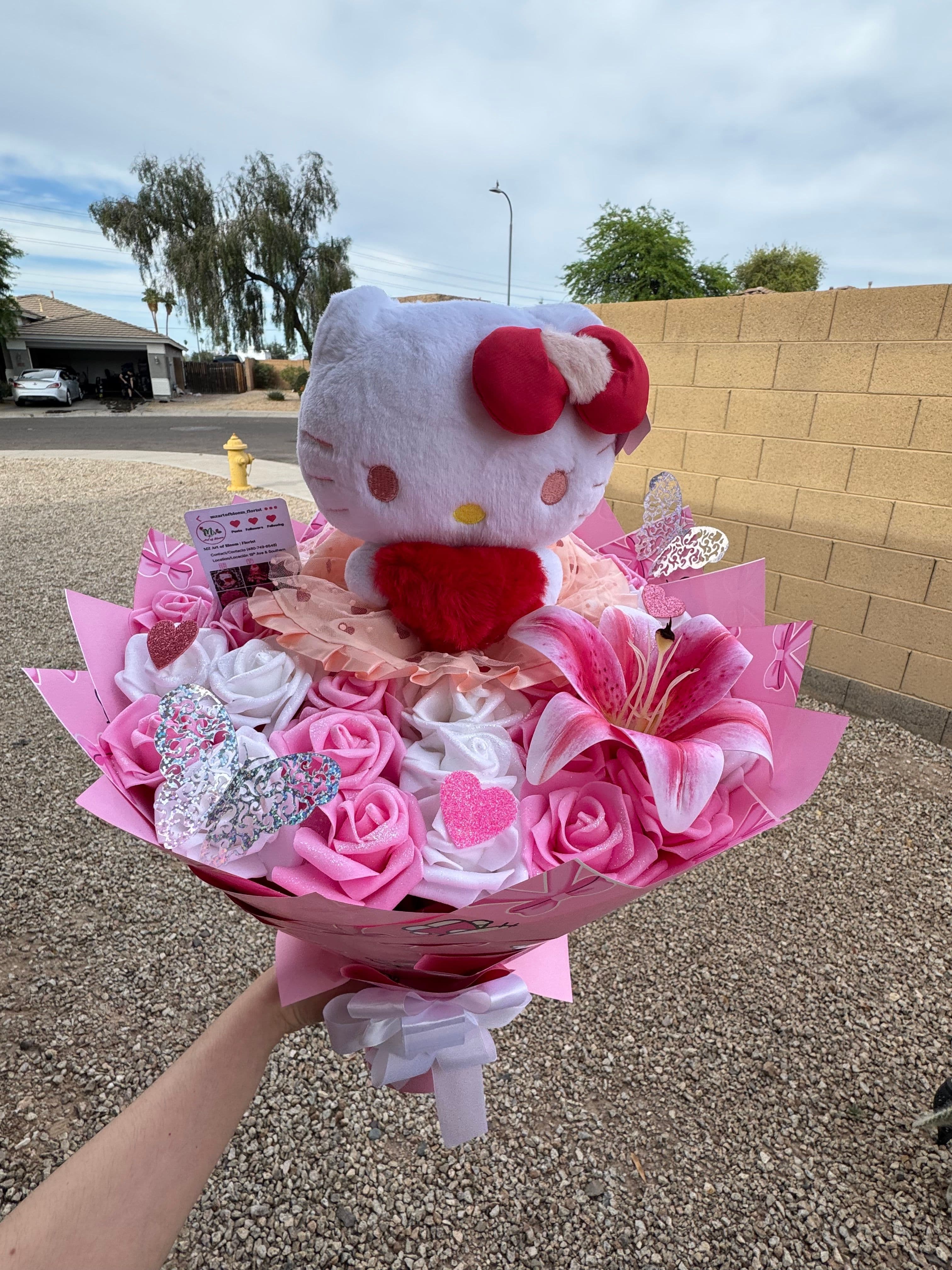 Roses+lily Hello Kitty Arrangement πΈ - photo 1